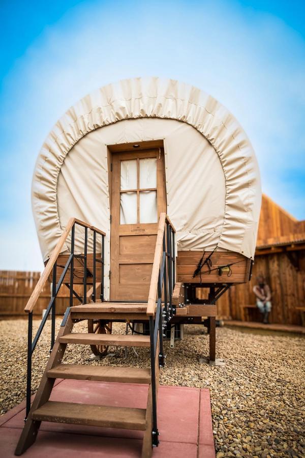 The Big Texan - Cabins And Wagons Amarillo Exterior foto