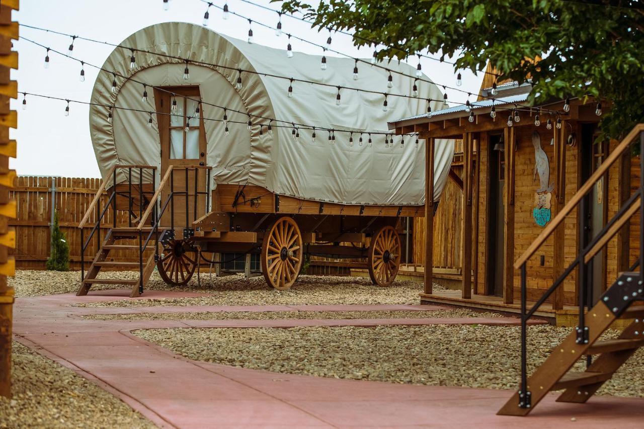 The Big Texan - Cabins And Wagons Amarillo Exterior foto